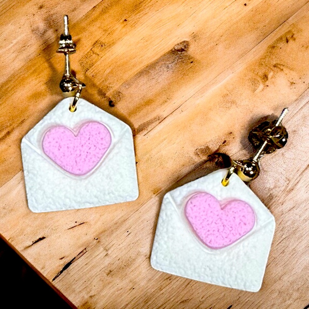 Love Notes Dangle Earrings- White/Pink